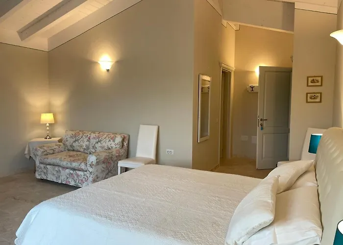 Bed & Breakfast Corte Dei Mirti, Signorili 4*